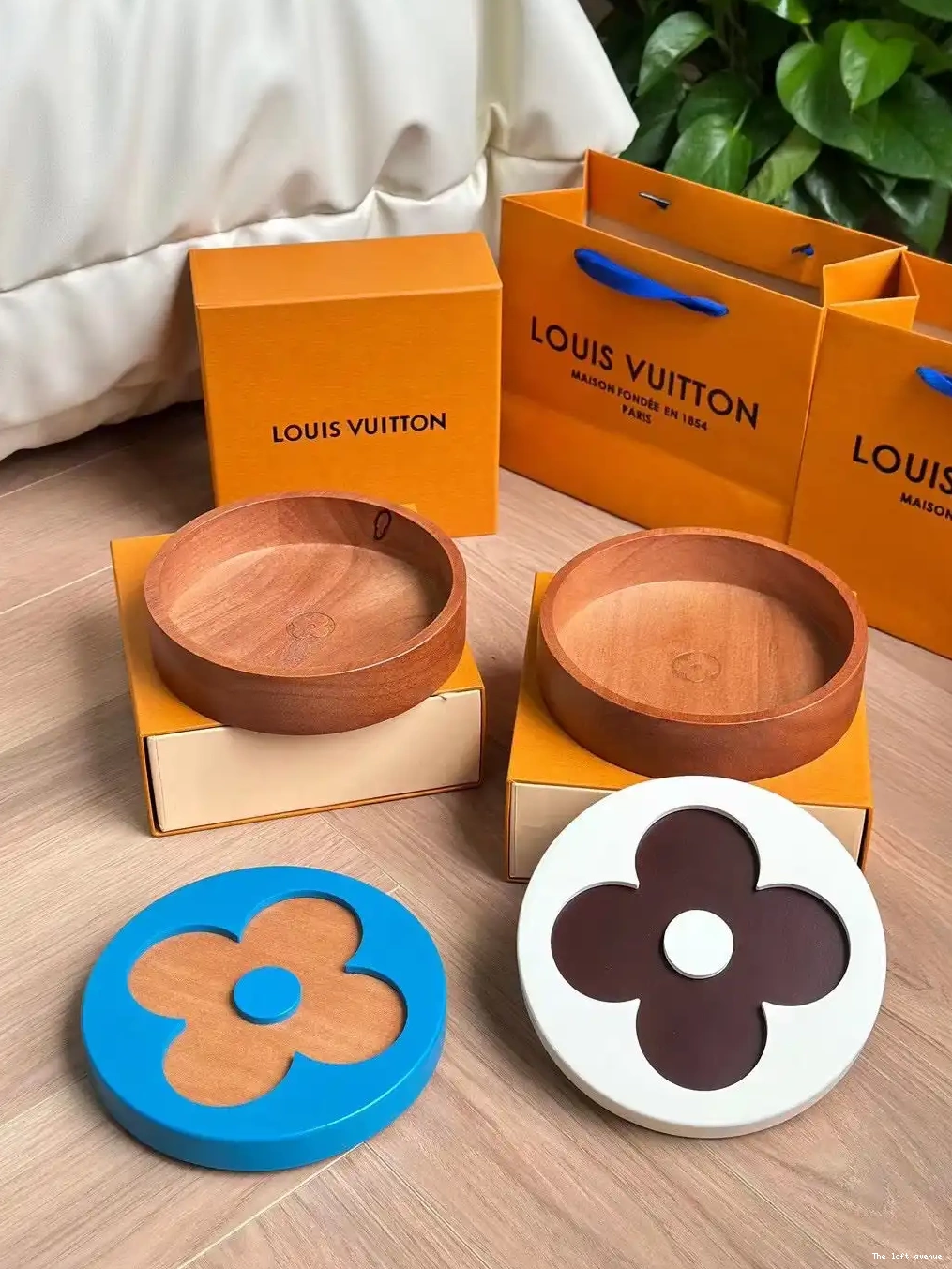 CUSTOM FLOWER LV BOX 0605